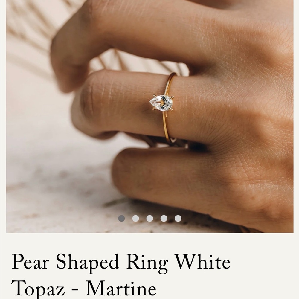 Linjer Martine Pear-Shaped White Topaz Ring in Gold